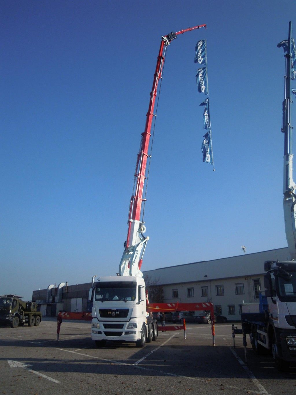 Série 71000 E ASC Plus - Grue auxiliaire Cormach - Pression 320 bar - Jusqu'à 30000 mm de longueur de bras hydraulique_1