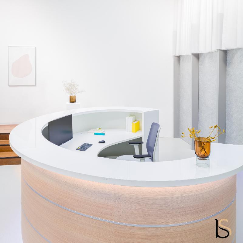 Banque d'accueil arrondie Valde - MDD - Chêne Ambré_1