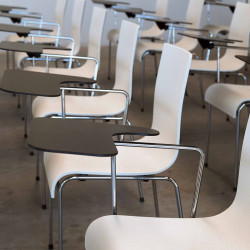 Siège avec tablette écritoire AZIA - design pur et élégant pour salles de classe, formation ou conférences_1