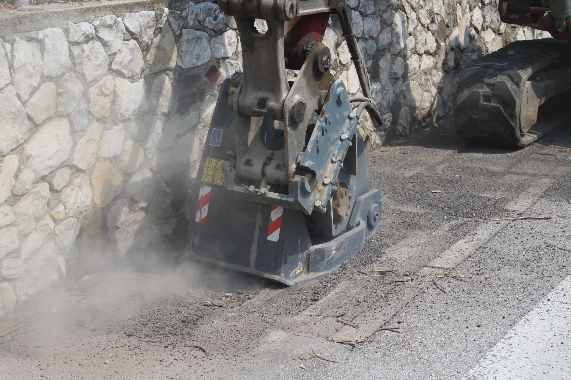 Raboteuse pour une pelle de  3 à 5 tonnes_1