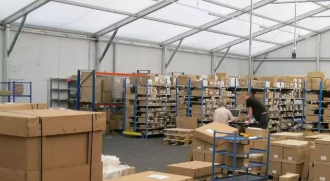 Tente industrielle disponible la location et à la vente pour vos besoins de stockage, temporaires ou plus durables_1