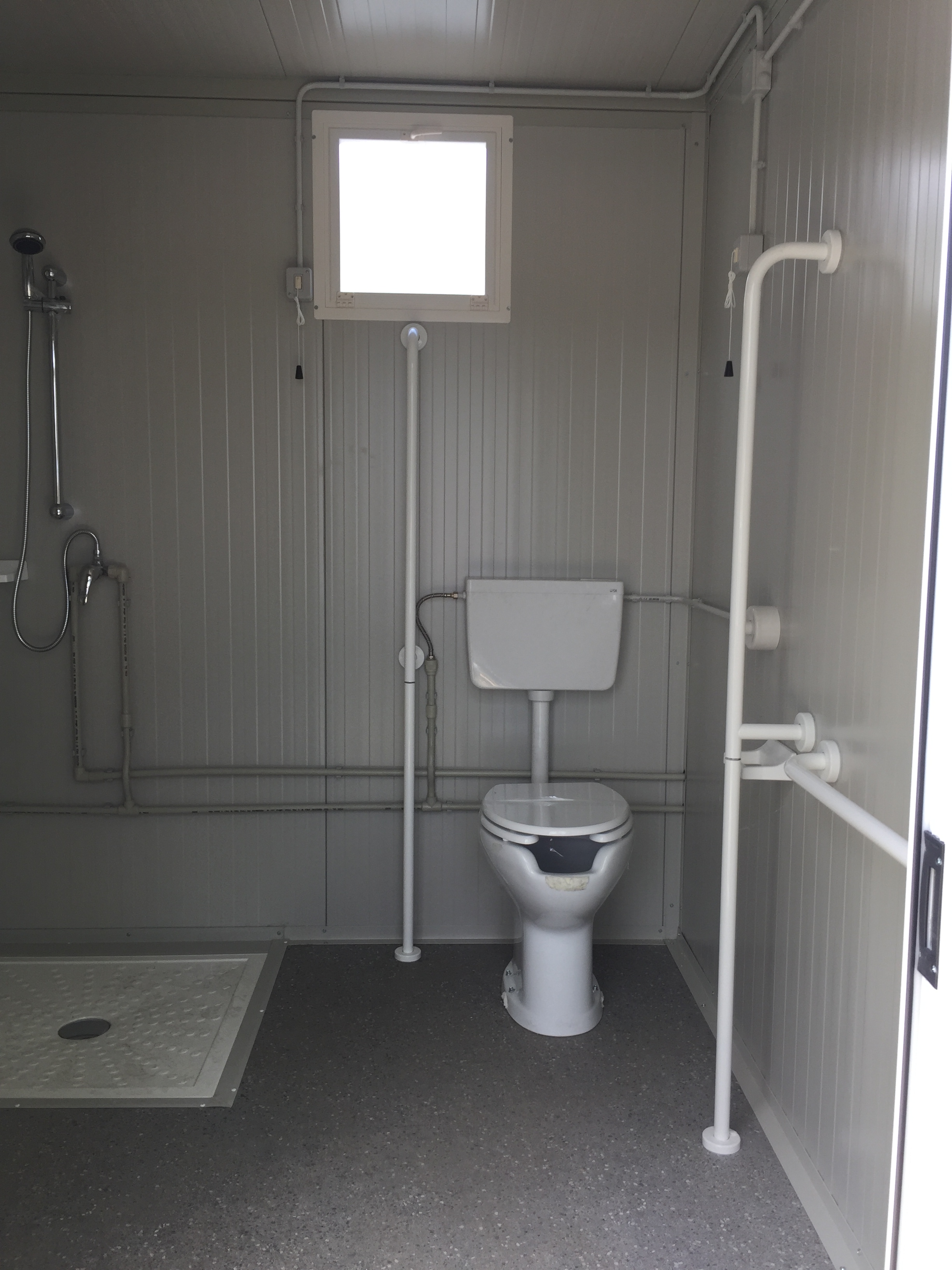 Wc douche pmr handicape