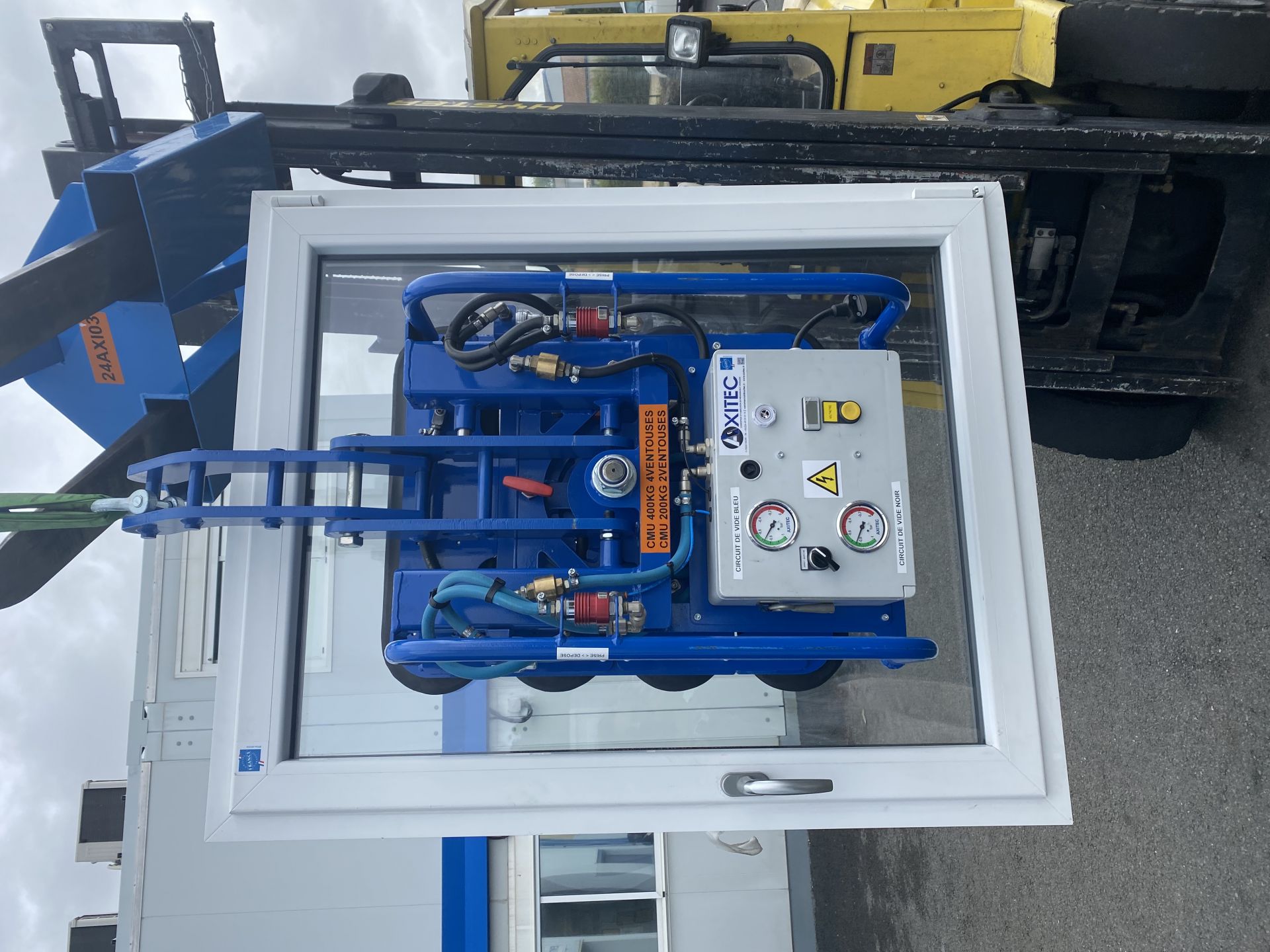 Palonnier compact pour le verre avec 2 ventouses oblongues - CMU 400 kg - Pompe à vide 12 V_1