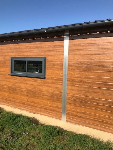 Panneaux sandwichs de façades avec habillages aspect bois - CASTOLAMES BOIS_1