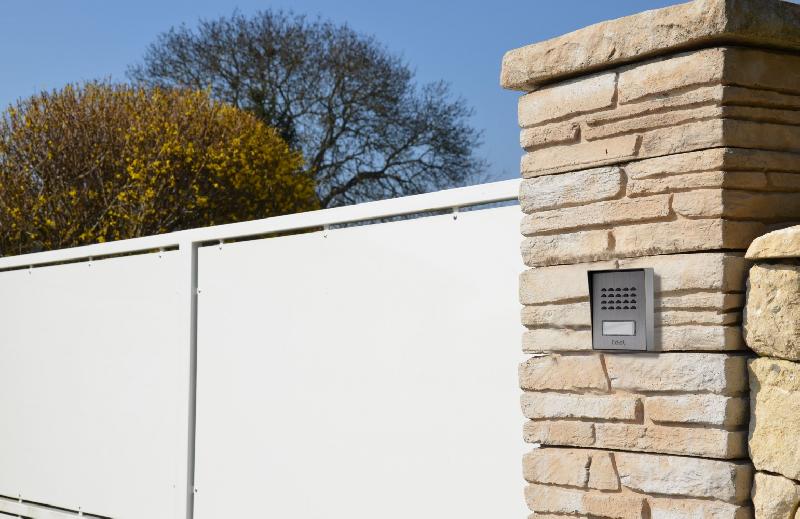 Interphone filaire EXTEL Easy Bus blanc - Double commande gâche/serrure et automatisme de portail - Installation simple_1