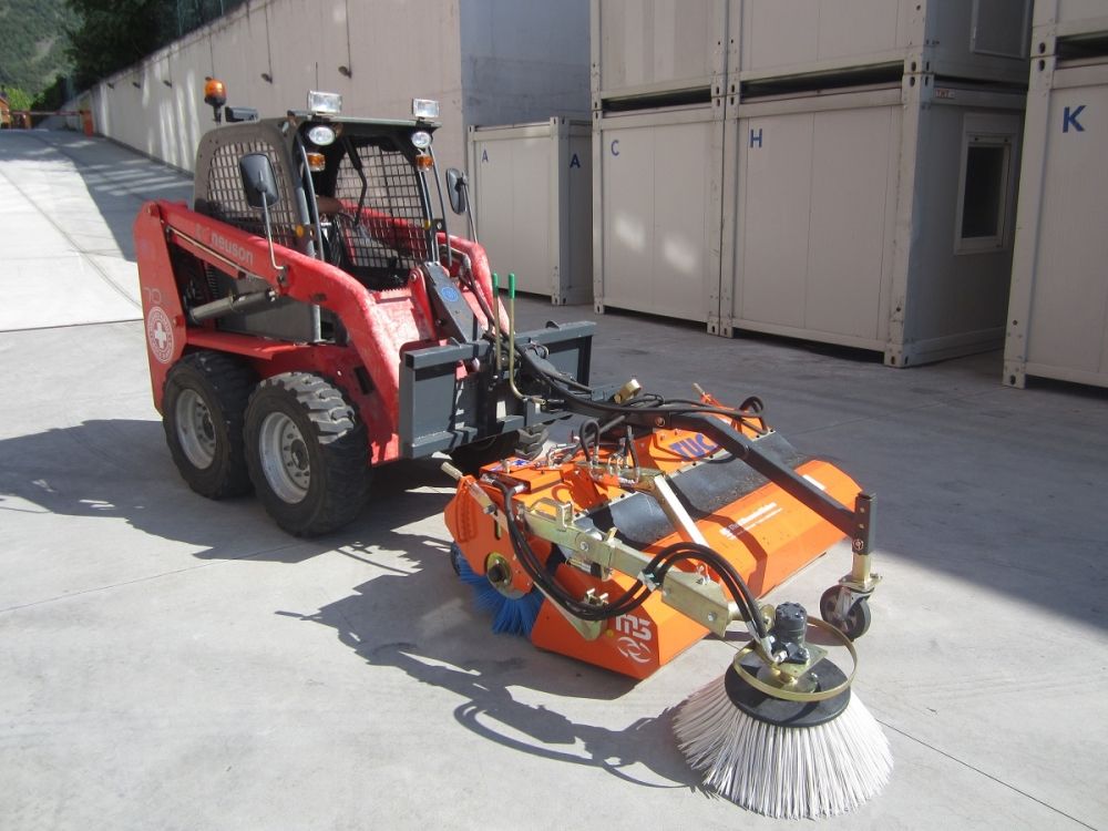 Godet balayeur M3 série D - brosse en polypropylène Ø 590 mm - pour chargeurs compacts et sur pneus jusqu'à 100cv_1