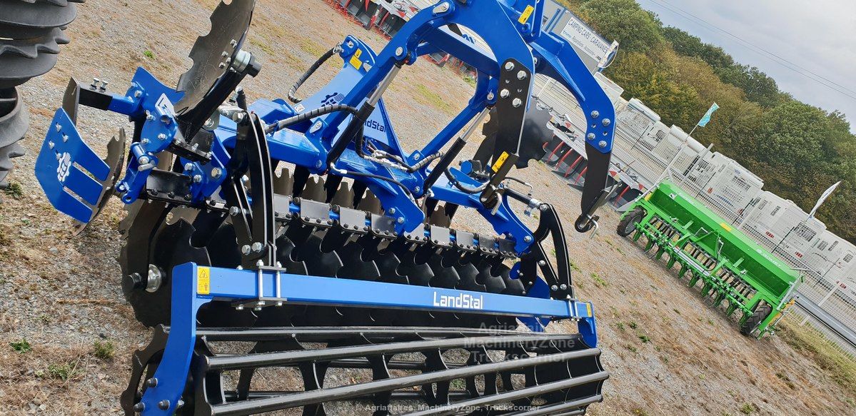 Déchaumeur à disques 3 m avec porte à court hydraulique - Landstal LST ATS 300/560_1