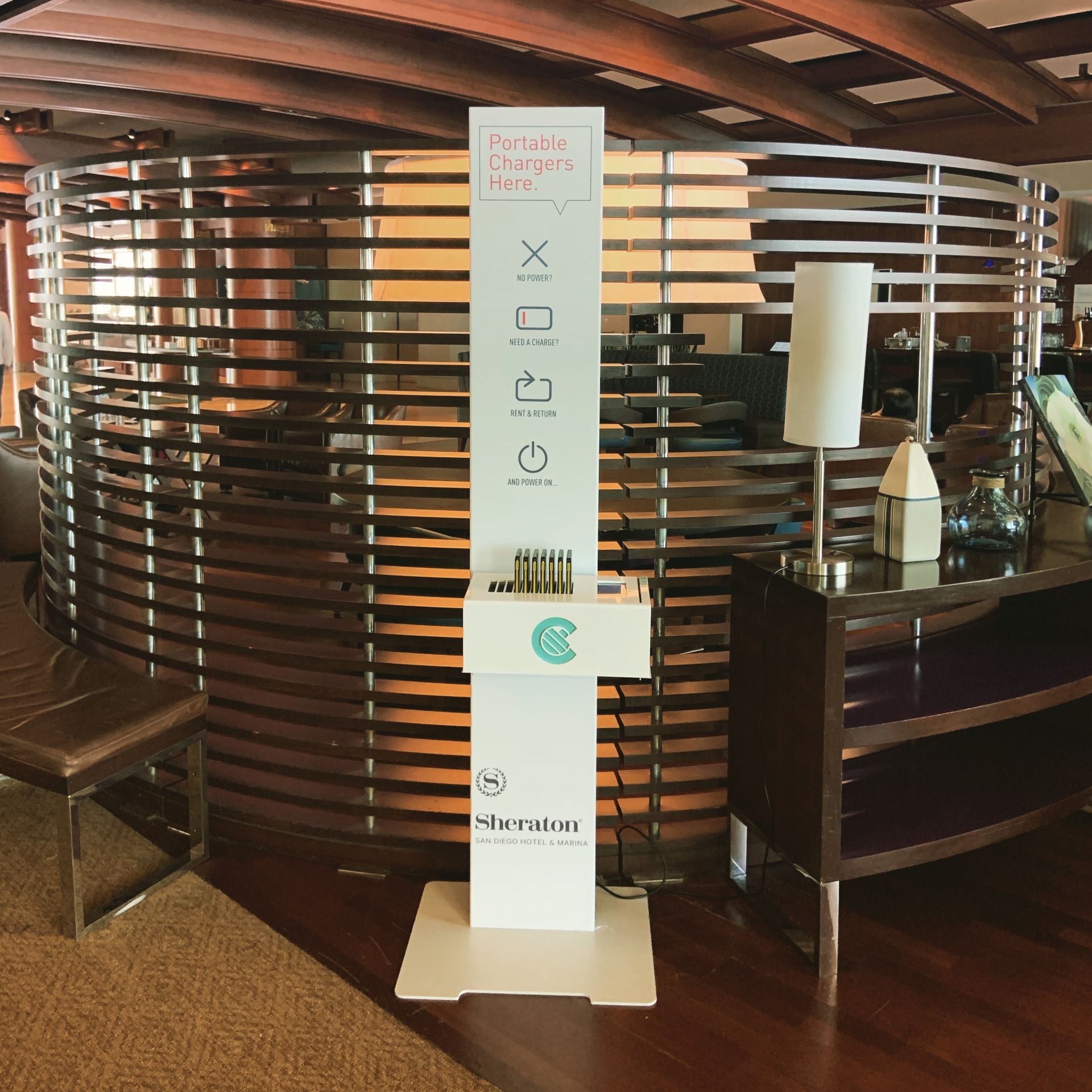 Distributeur de batteries externes de téléphones sur pied - Mobility 10 Plus_1