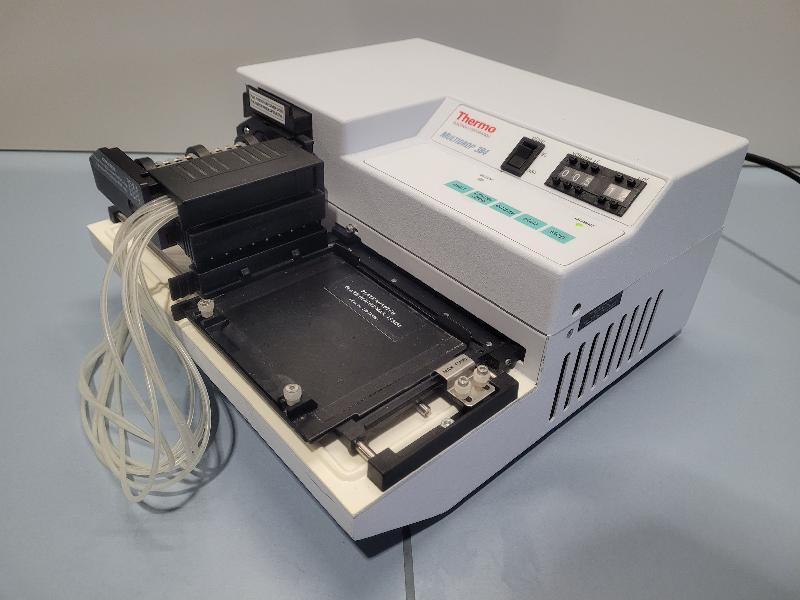 Distributeur de microplaques Thermo Scientific Multidrop 832_1