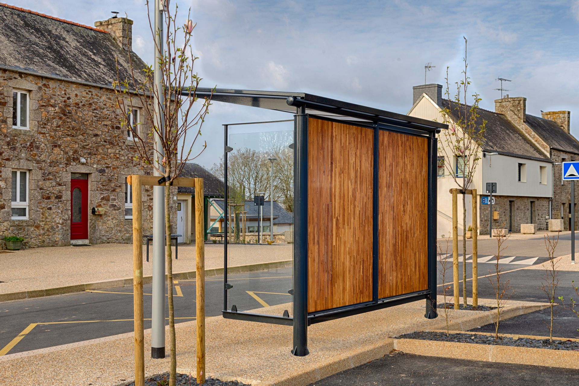 Abri bus conçu pour résister aux charges en suspension