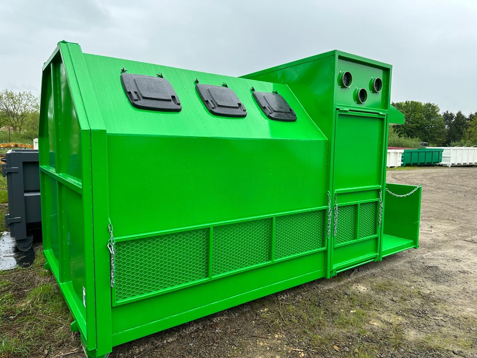 Benne ampliroll 3,5t caisson fermé spécial collecte de déchets  (mini déchetterie mobile)_1