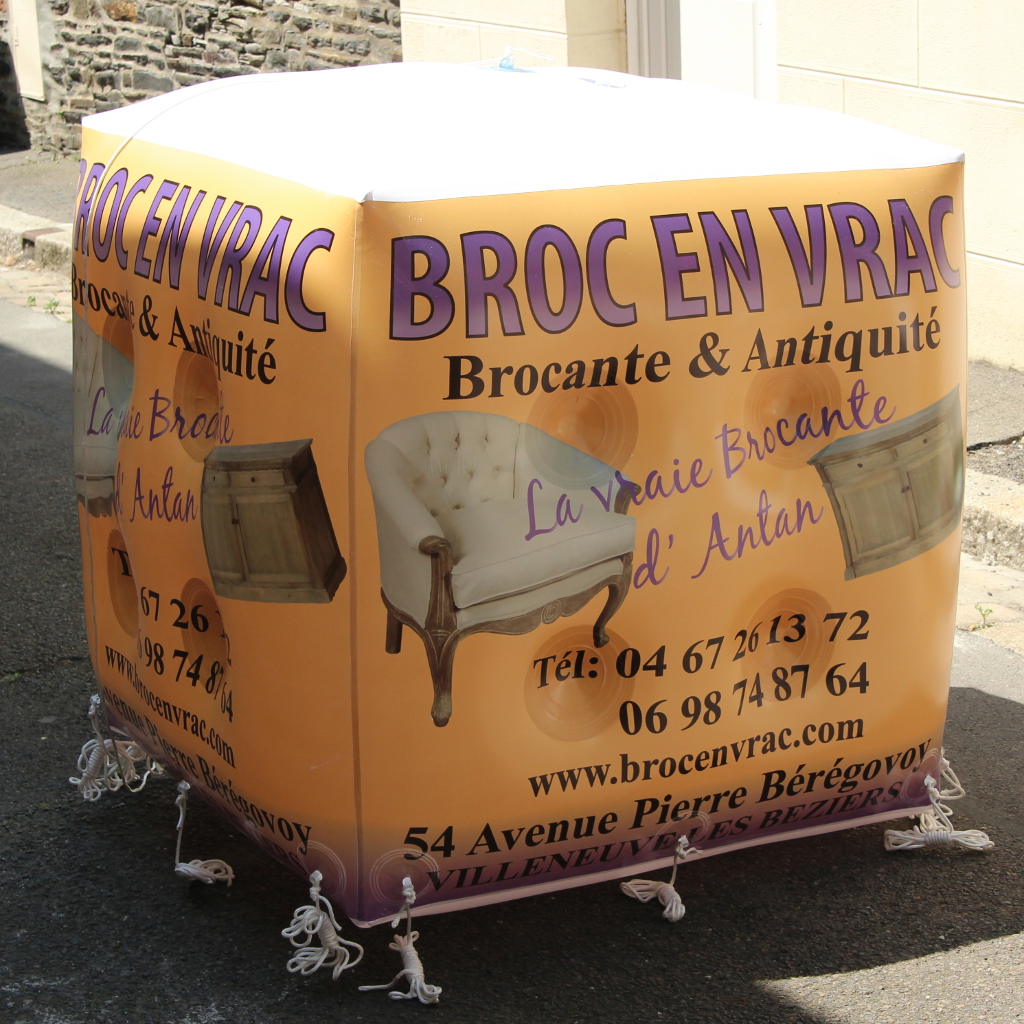 Cube publicitaire gonflé à l'hélium en PVC - personnalisable avec marques, logos, messages ou images - tailles sur mesure_1