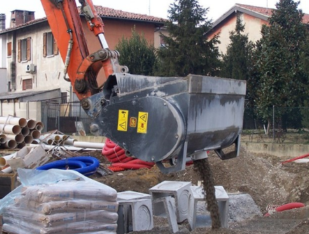 Godet Malaxeur BC - Modèles de BC 220 à BC 800 - Débit d'huile 25 à 180 L/mn - Pression d'huile 170 à 280 bars_1