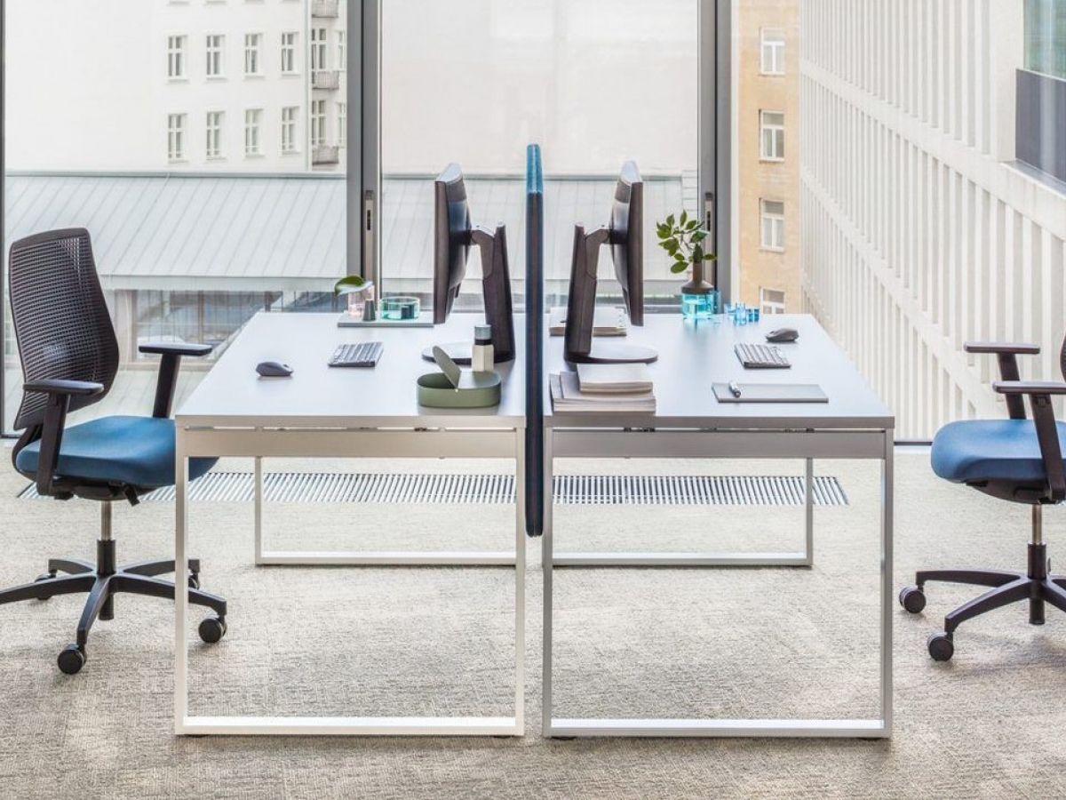 Bureau bench opératif individuel et double OGI Q - Design contemporain pour open-space_1