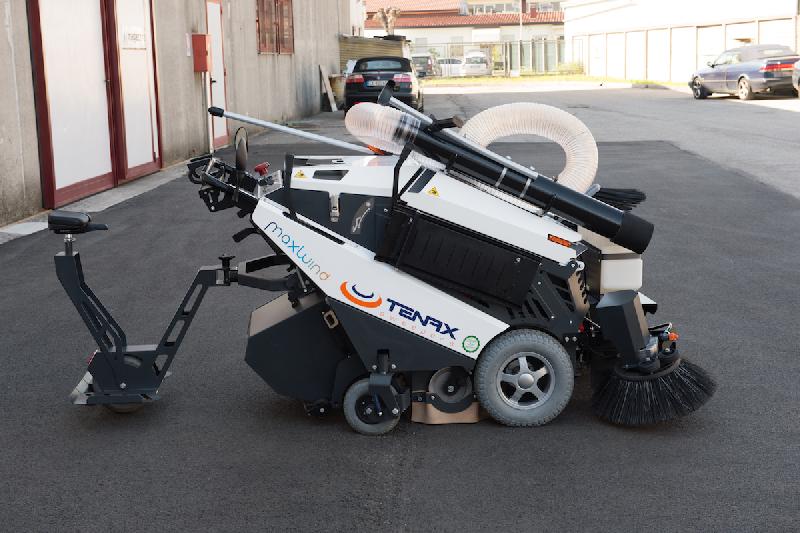 Balayeuse de trottoir tenax maxwind_1