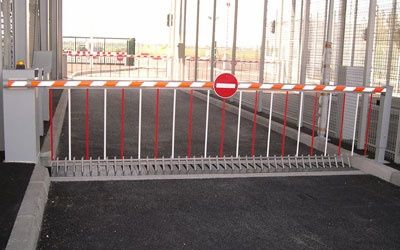 Herse anti-intrusion motorisée - Protection parkings, zones industrielles ou commerciales, sites ultra sensibles - JCD Services_1