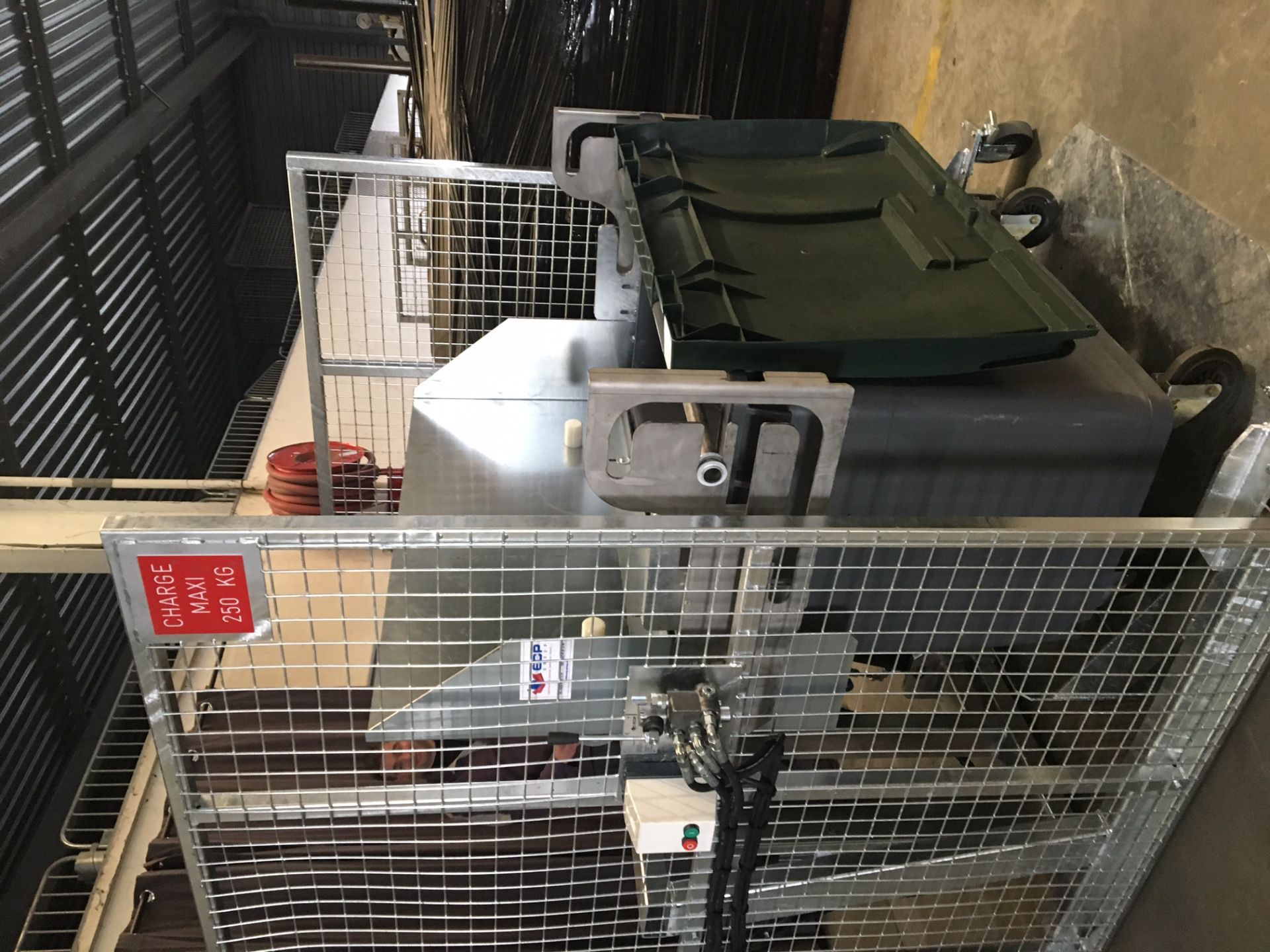 Retourneur de poubelles 120L à 750L - galvanisé à chaud - triphasé ou monophasé_1