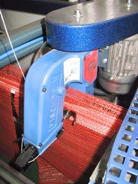 Banc couseur KMK R1 - Occasion - Ensachage légumes - Sacs 2.5kg à 25kg - Couseuse Fishbein F/Newlong NP7A_1