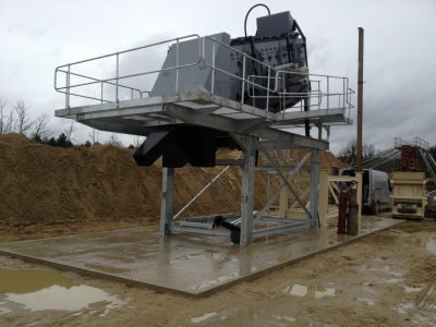 Crible fixe Terex Washing System 165R - Crible à roulements multiples et moteur électrique 15 kW_1