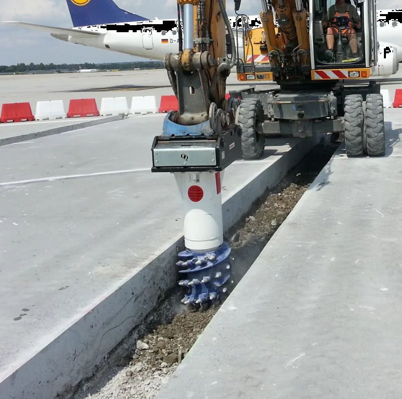 Fraise axiale - Équipement pour pelle de 7 à 40 t - Usinage de têtes de pieux et caniveaux en fonte_1