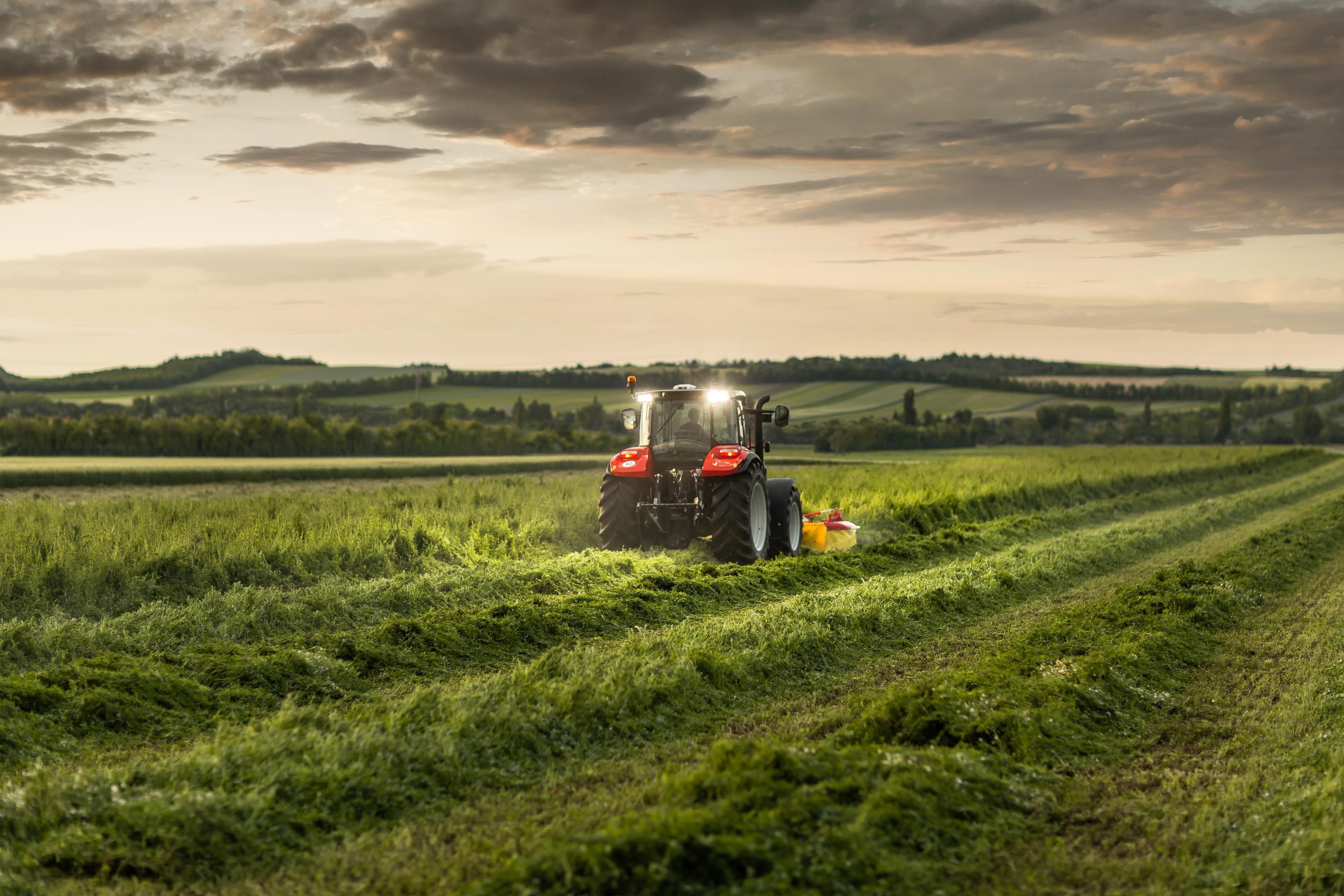 4100 - 4120 Multi Tracteur Agricole - STEYR - Innovant, confortable et polyvalent_2