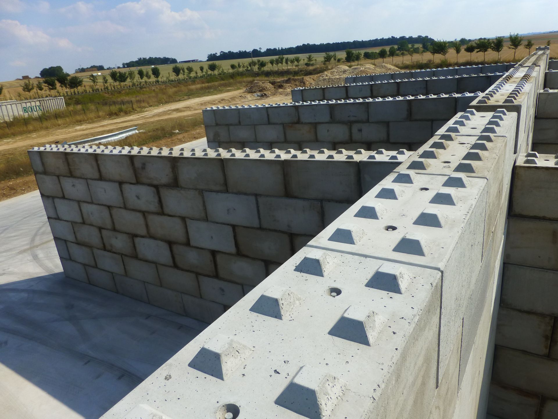 Bloc béton empilable type LEGO, béton certifié, livraison France entière._1