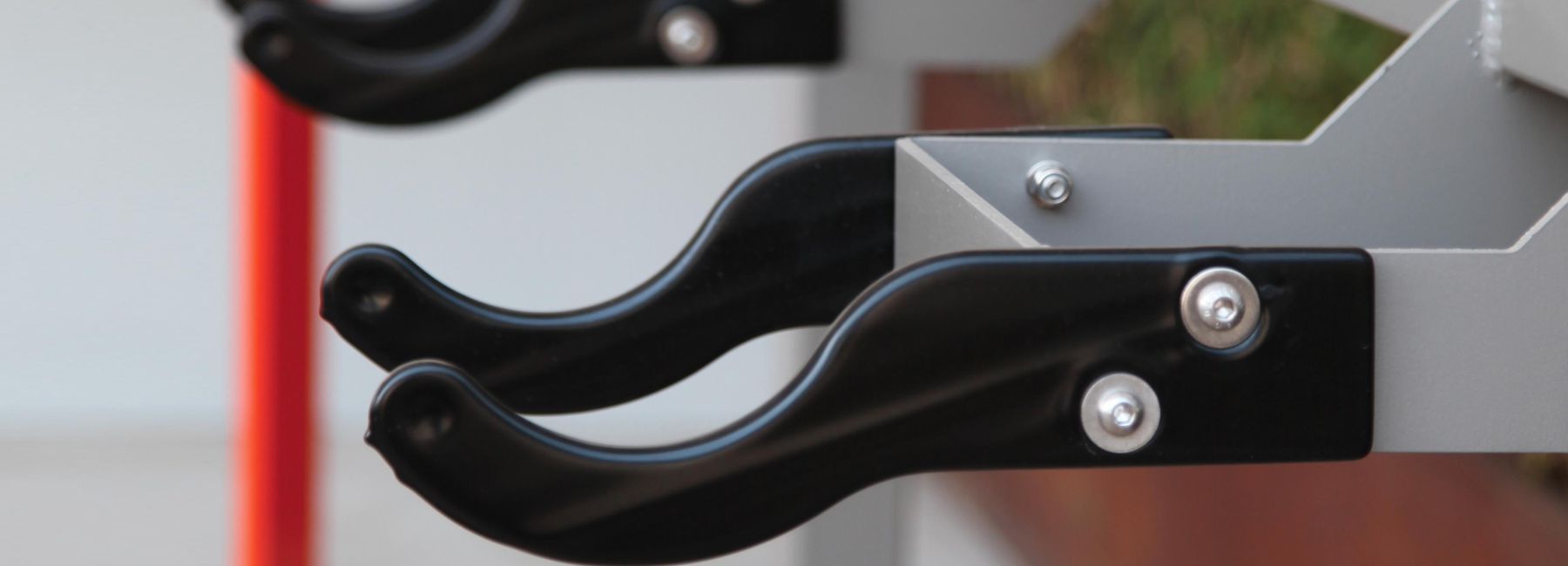 Strich - porte-vélos sur barres - city design - en acier galvanisé et thermolaqué_1