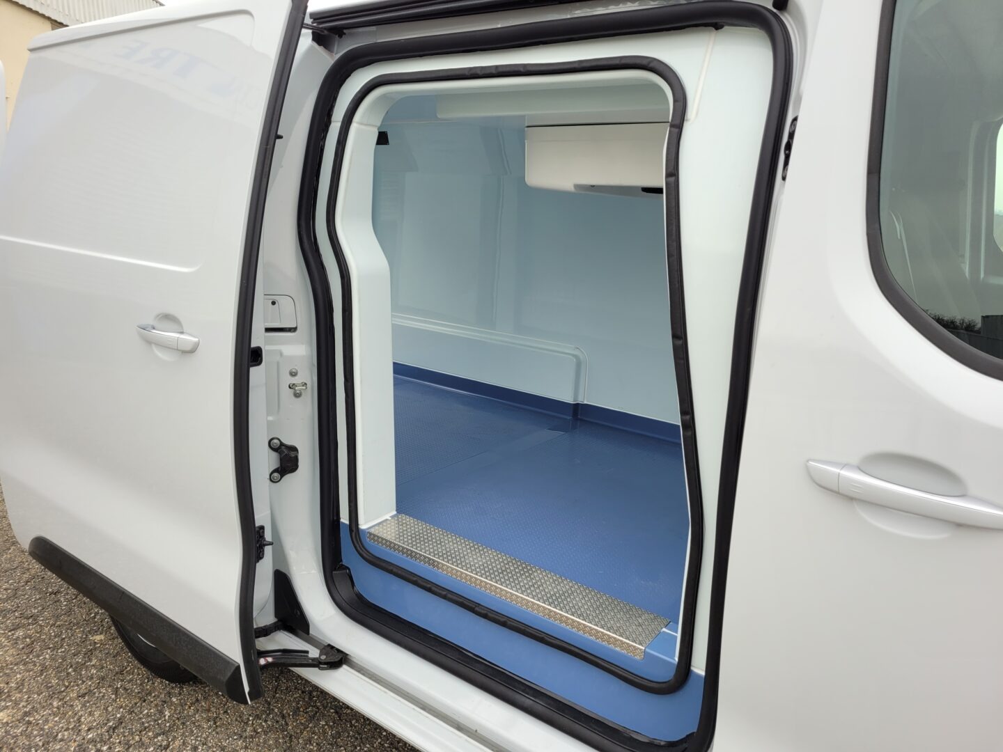 Véhicule frigorifique Peugeot - XL 2,0L HDi 145ch BVA - Puissance 145kW - Groupe frigorifique Thermoking V100 MAX 20_1