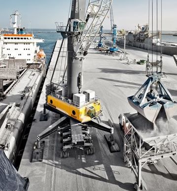 Grue Liebherr LHM 550 adaptée aux navires Capesize et New-Panamax