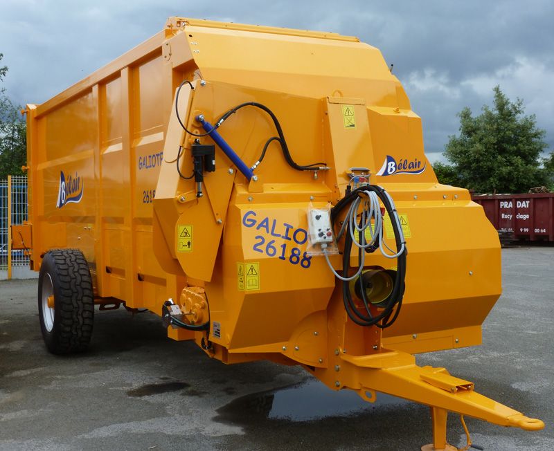 Équipement agricole pour paillage avec démêleurs mécaniques