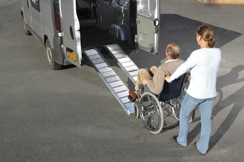 Rampe pliable en aluminium pour charges jusqu'à 200 kg