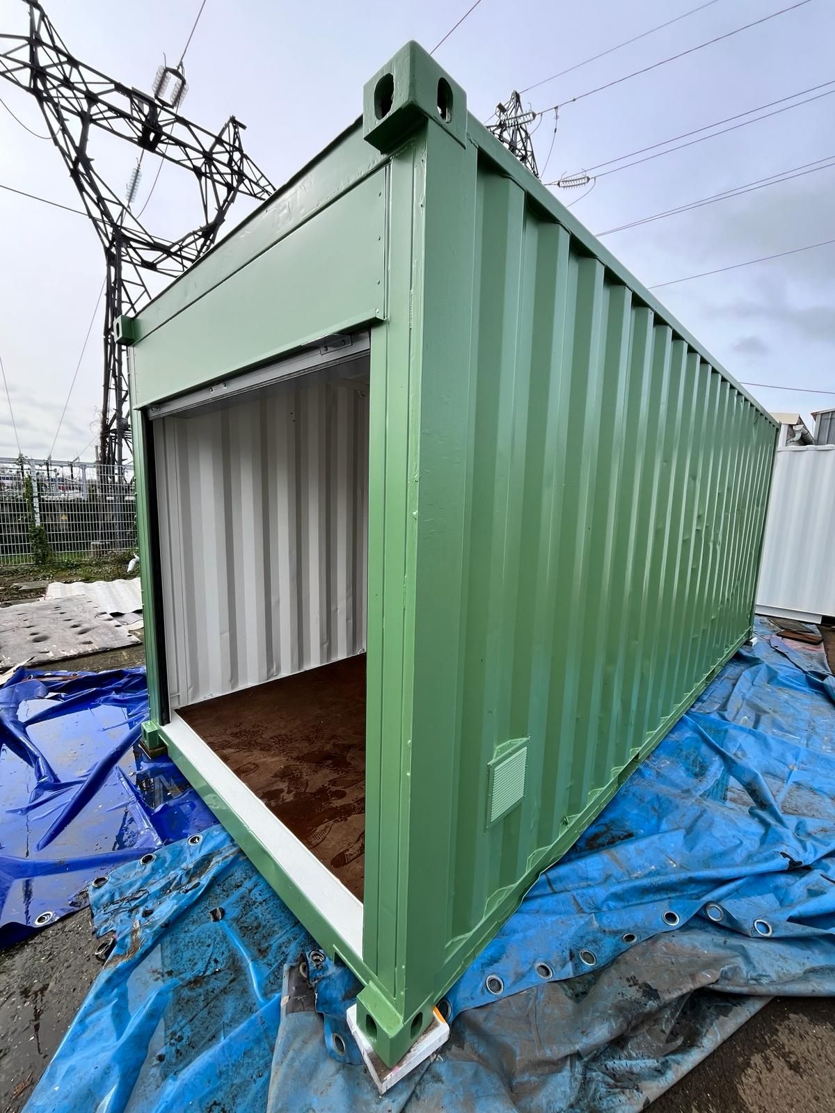Container 20 pieds stockage avec rideau alu isolé en façade_2