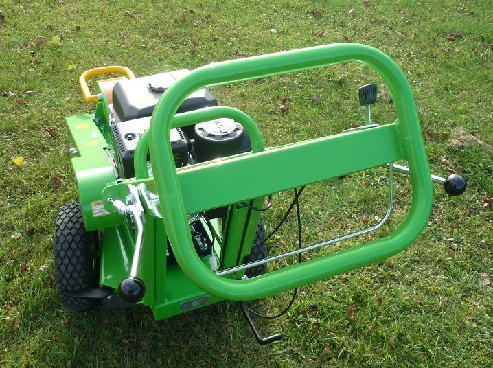 Machine compacte pour rognage de souches avec moteur Kohler 14 HP