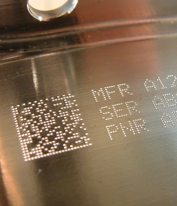 Machine de marquage par micro-percussion BenchDot - précision exceptionnelle - Fenêtre 150x150 ou 300x150 mm - Colonne numérique EZA avec AutoSense™_1