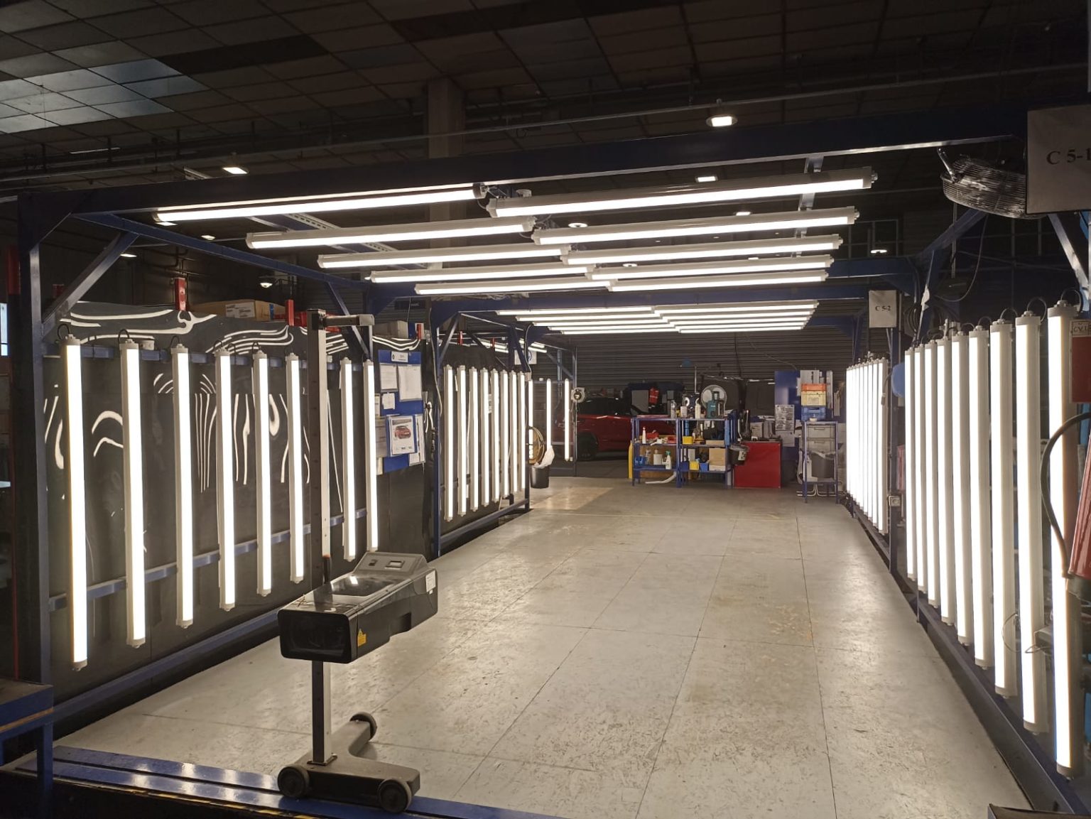 Eclairage industriel conçu pour zones avec des taux d'empoussiérage et d'humidité élevés - reglette led sytan 2_1