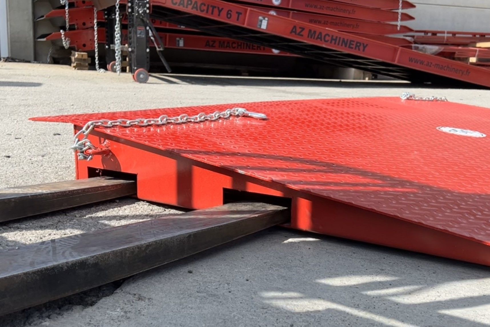 Rampe d'accès pour conteneur au sol, facilement déplaçable - Capacité 8T - AZ RAMP HCRY-08_1