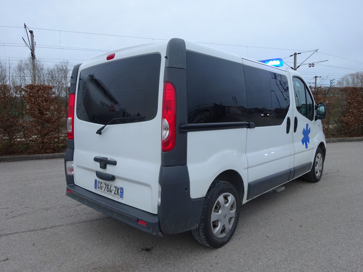 Ambulance d'occasion Renault Trafic L1H1 115 CV diesel