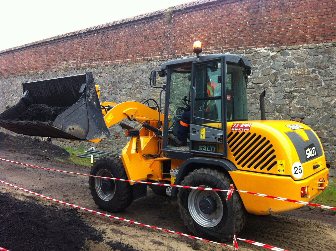 Chargeuse rotative 800 l a dechargement lateral   tl70s_1