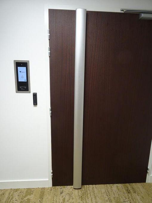 Interphones et contrôles d'accès autonomes - Survelec - Installation et haute sécurité en France et à l'international_1