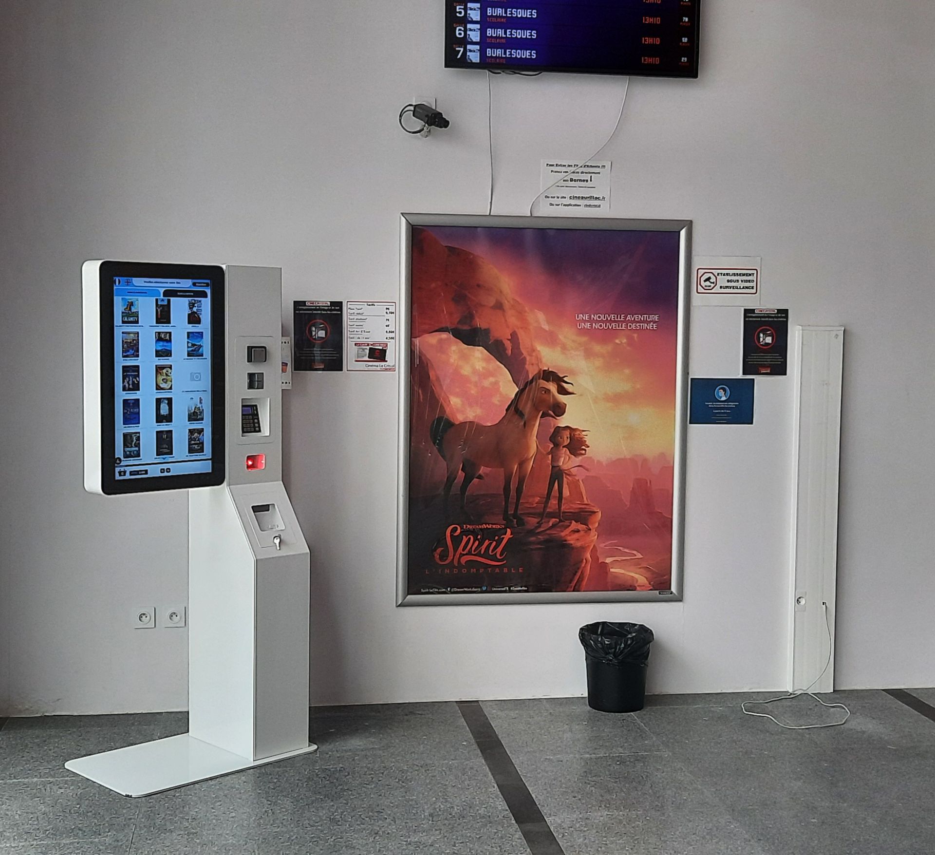 Borne libre-service Swel avec écran 32''_1