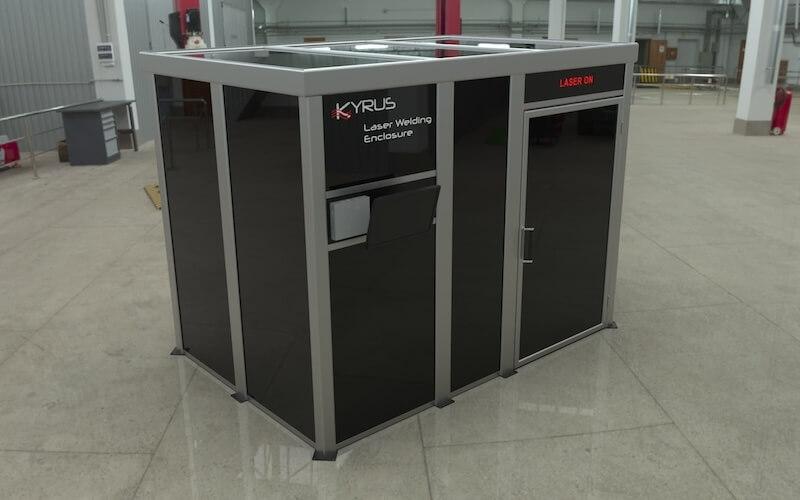 Cabine de soudage laser classe 4 - 3x2m avec porte à charnière_1