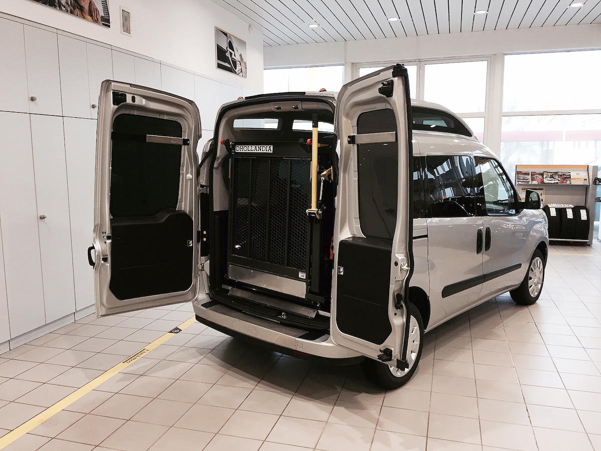 Plateforme élévatrice PMR facile d'utilisation pour ambulances