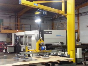 Potence murale ou sur fût pour la manutention aérienne_1