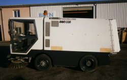 Balayeuse de voirie RAVO 330 - Année 200_1