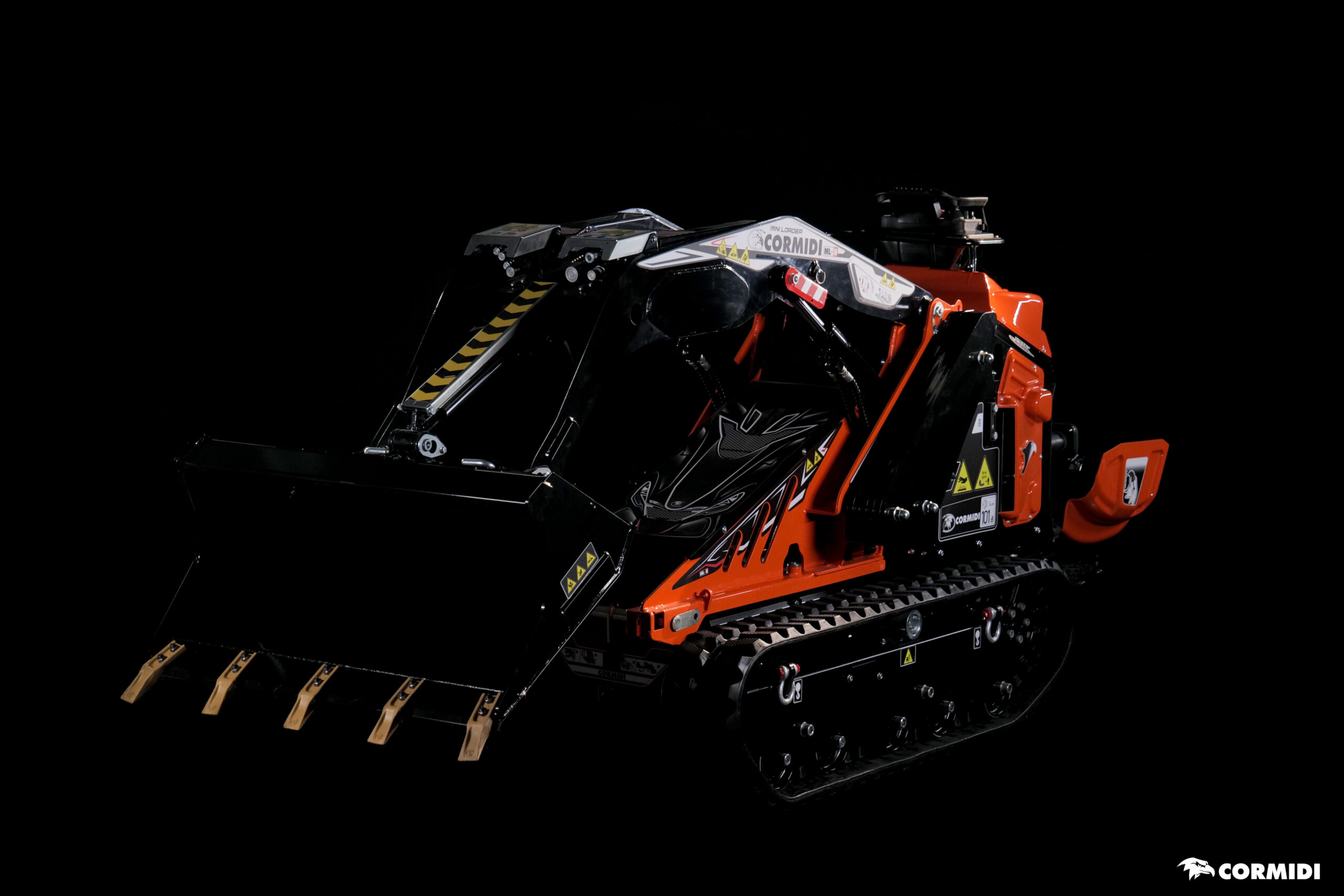 Mini-chargeuse conçue pour les tâches de jardinage et d'arrosage, capacité 1500kg - Cormidi_1