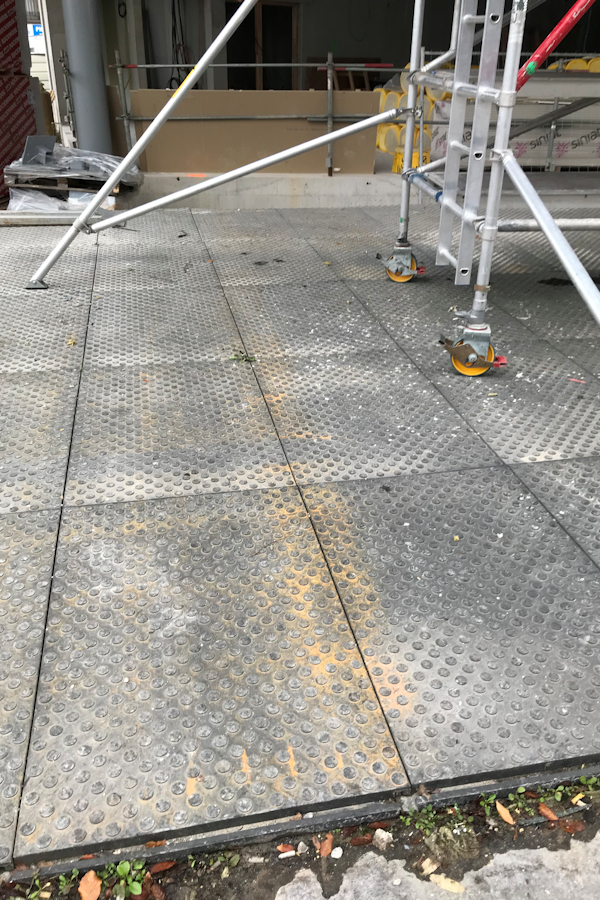 Plaque de roulage manu-portable rémopla, positionnable sur les surfaces rigides ayant besoin de protection_1