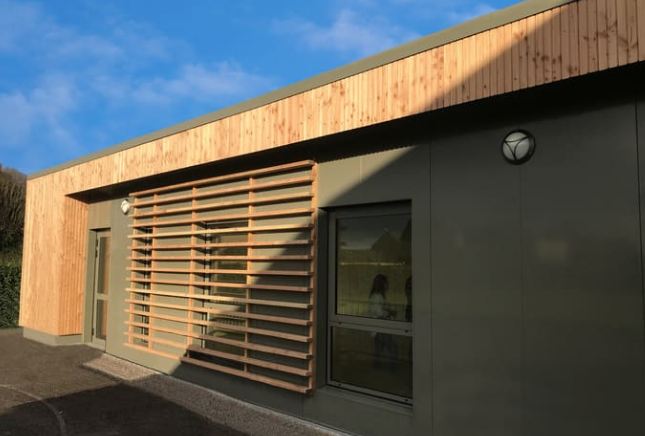 Garderie périscolaire et salle de motricité modulaire sur mesure - Architecture bois et métal - 104 m²_1
