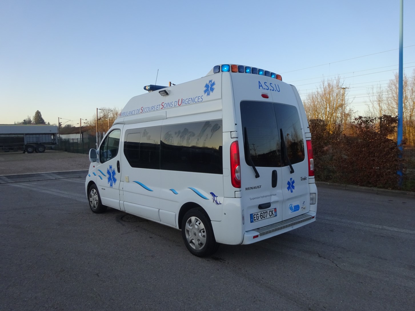 Ambulance d'occasion Renault Trafic avec 273 000 km