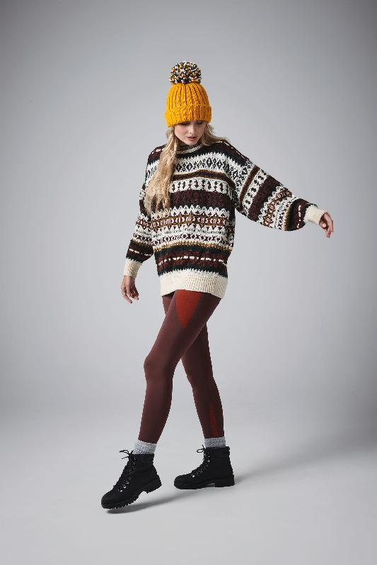 Bonnet Hygge - Réf: B390 - Tricot côtelé épais avec doublure en shearling et grand pompon - Marque Beechfield_1
