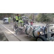 H26-4 - Machine de marquage routier - Hofmann - Débit d’air 1 300 à 2 400 l/min à 7,5 bar - Axe robuste 7 t - Moteur Kubota turbo-diesel 4 cylindres_1